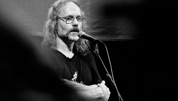 Petr Hruška: Poezja siejąca niepokój